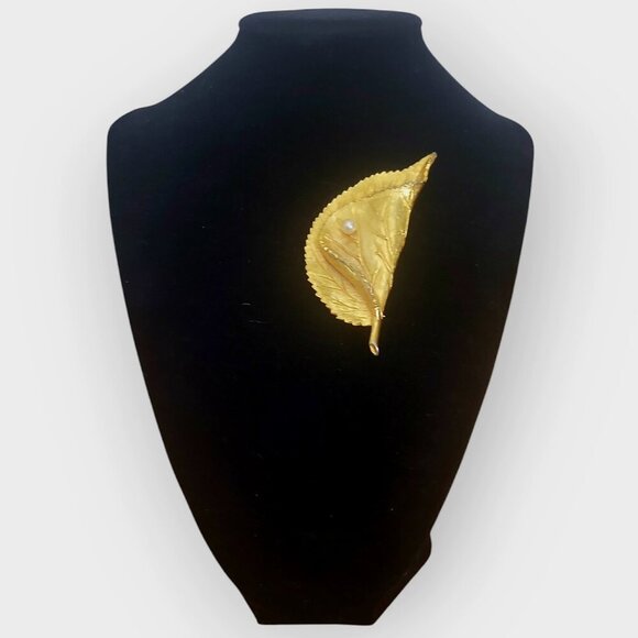 Vintage 60s Sphinx of London Gold Folded Leaf with Pearl Brooch Pin - Picture 1 of 8